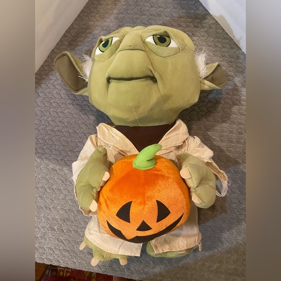 Yoda With Pumpkin Star Wars Halloween Decoration- it’s a Gemmy. - Picture 1 of 8